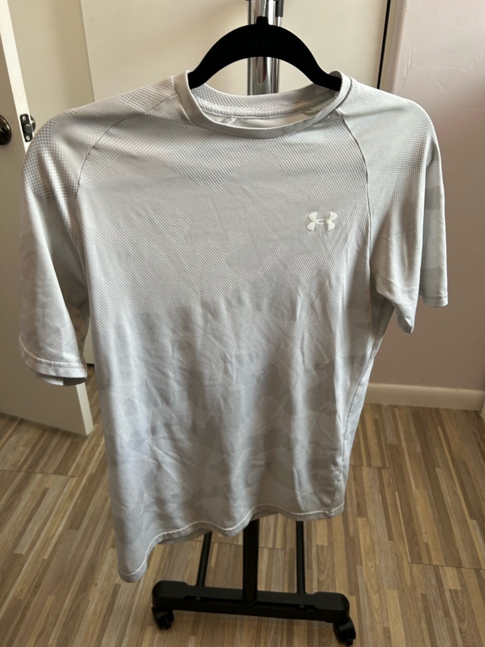 Under Armour Men’s Light Gray Short-Sleeve Performance Tee
